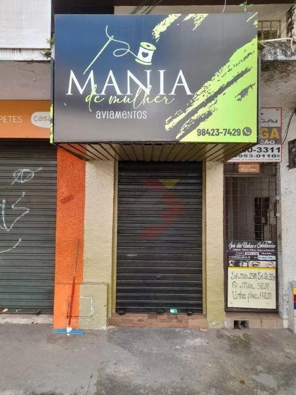 Loja comercial com aproximadamente 30m², contendo mezanino e 01 banheiro.Localiz...