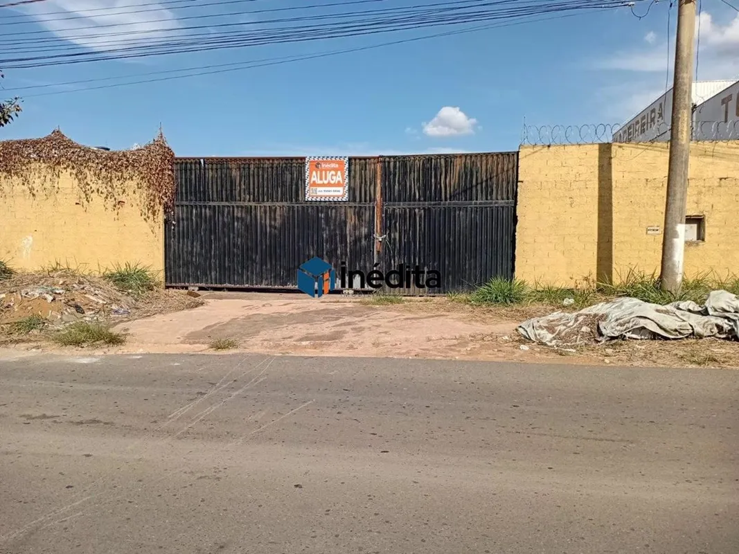 LOCALIZAÇÃO:Área comercial localizada próxima à Avenida Rio Verde, em região est...