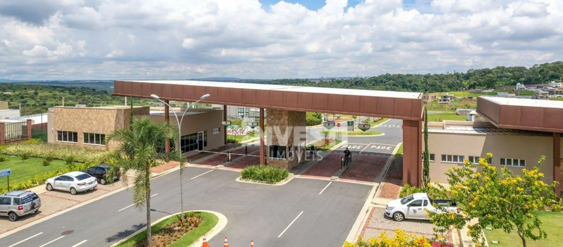 LOCALIZAÇÃO:O Jardins Bolonha é um condomínio com fácil acesso através da GO-403...