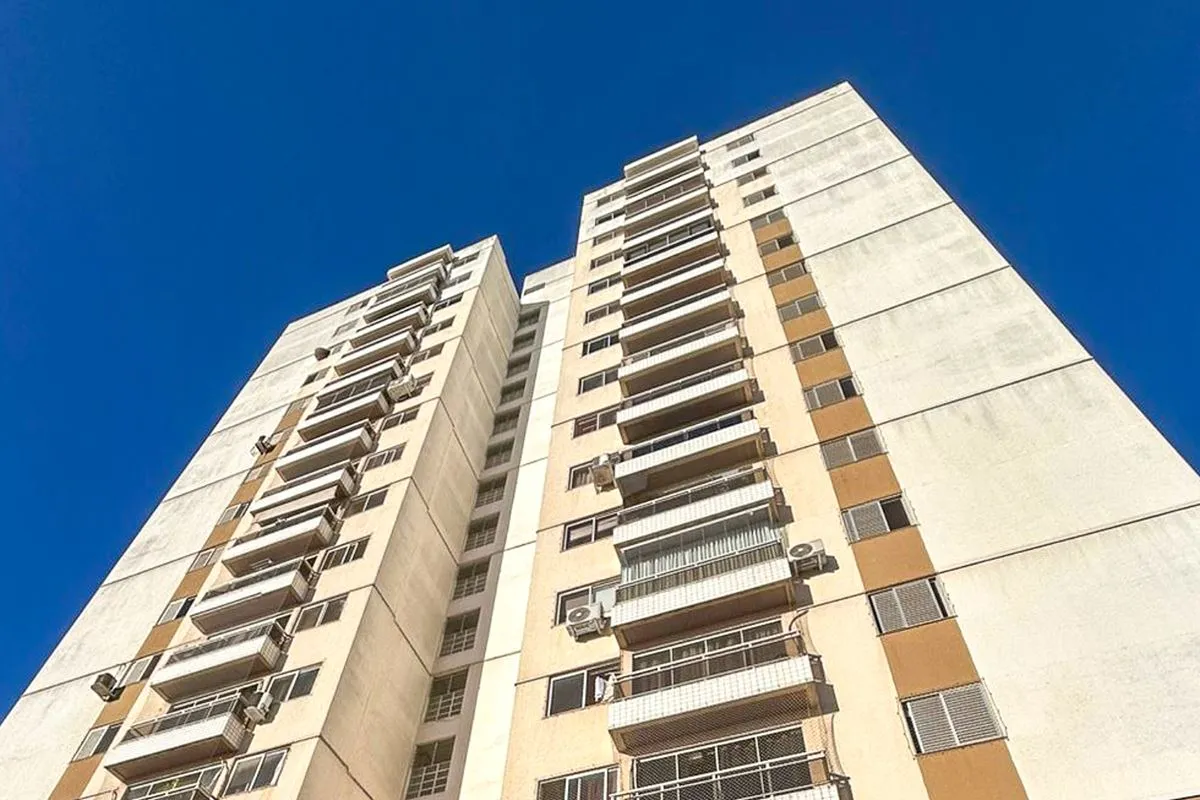 Apartamento de 88 mÂ² com 03 quartos, sendo 01 suÃ­te, fechadura digital, comple...
