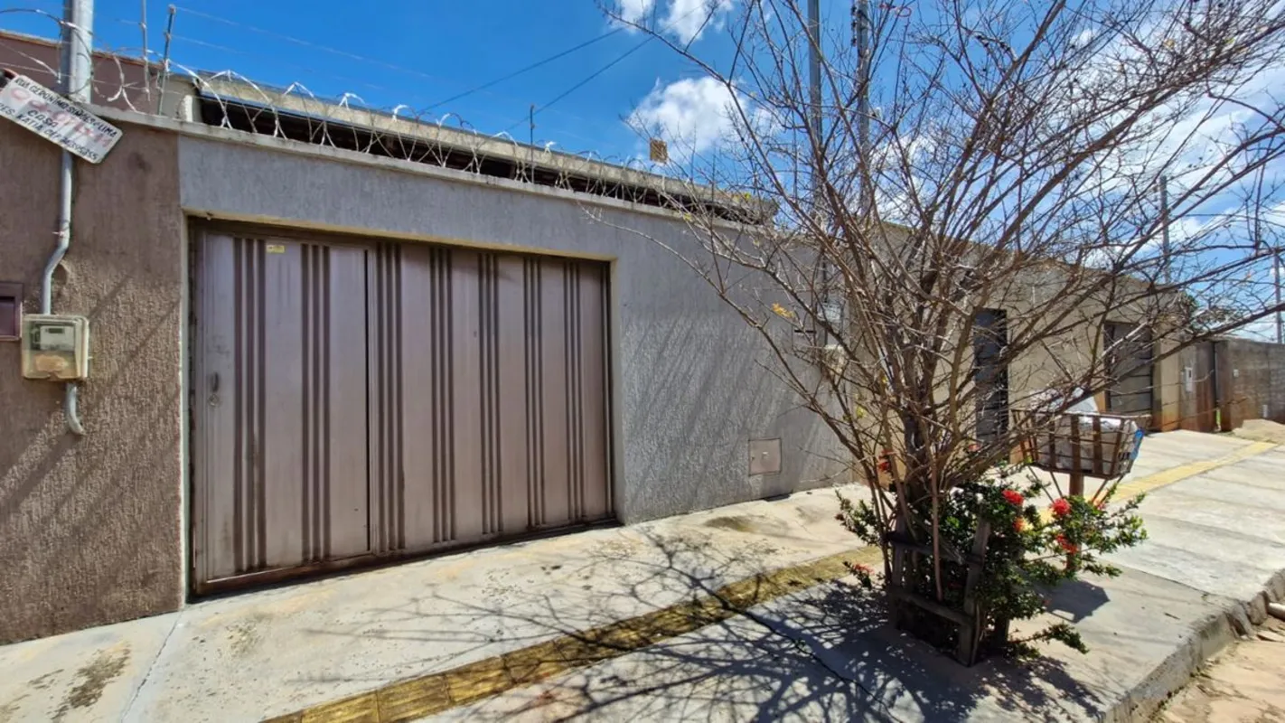 CASA COM 72 M² DE ÁREA, BEM DISTRIBUÍDA E FUNCIONAL, LOCALIZADA NO RESIDENCIAL K...