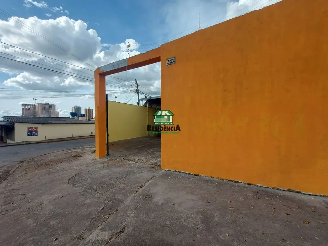 Excelente Oportunidade! 300 m² de área 01 banheiro Mezanino Calçada ampla Ótima ...