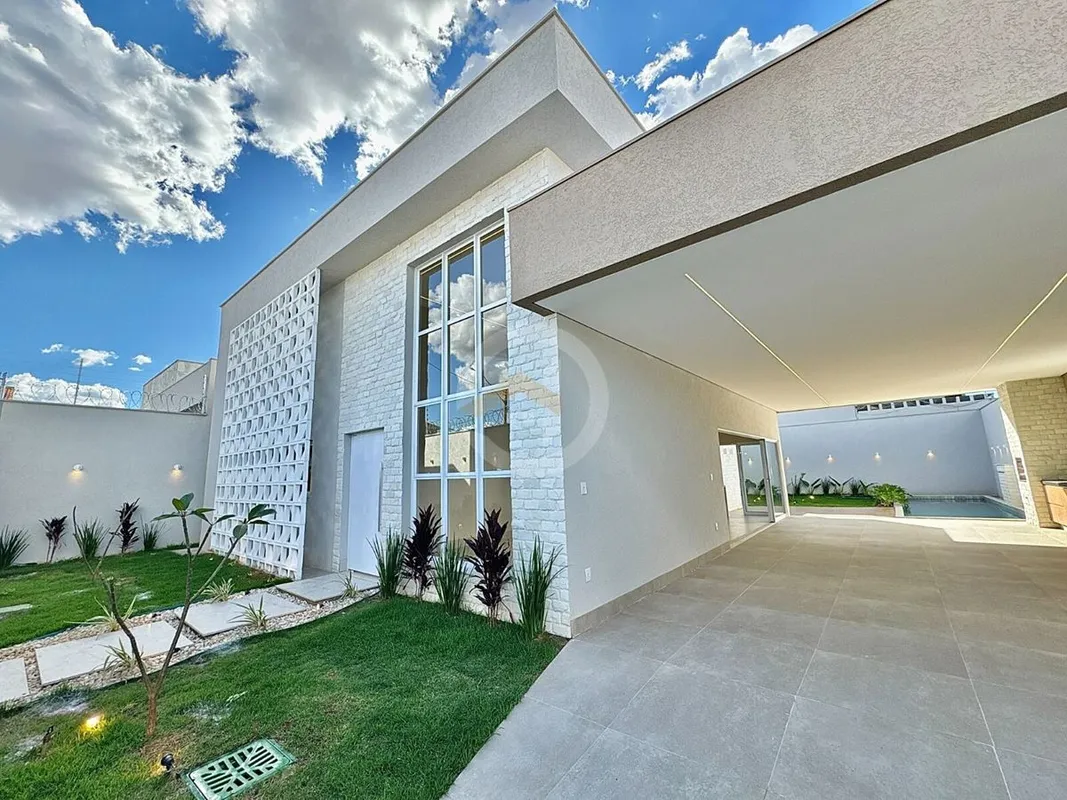 Casa à venda com 4 suítes no Jardim Atlântico perto do Parque Cascavel.Amplo esp...