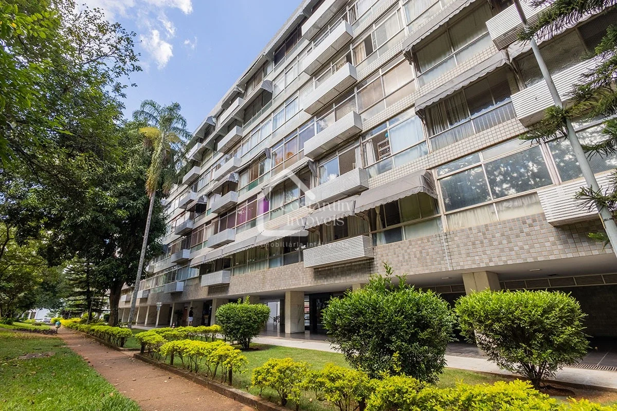 Morar na SQS 215 é viver a verdadeira essência de Brasília!Imagine acordar todos...