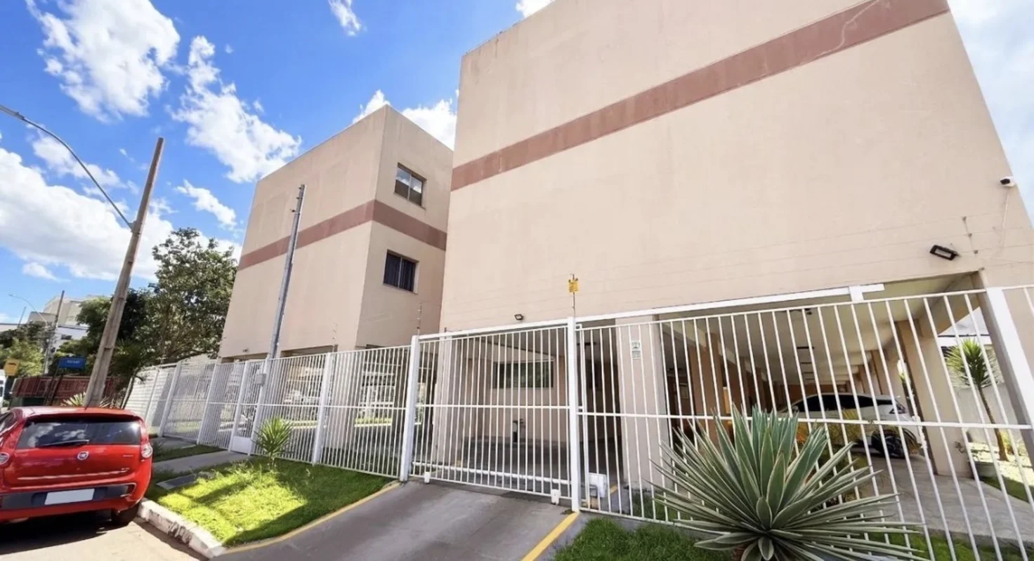 APARTAMENTO REFORMADO NA QN 122 – SAMAMBAIA SULExcelente oportunidade para quem ...