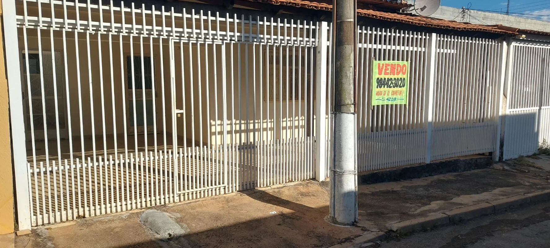 Oportunidade: Casa de 03 quartos, mais casa de fundos com sala quarto cozinha e ...