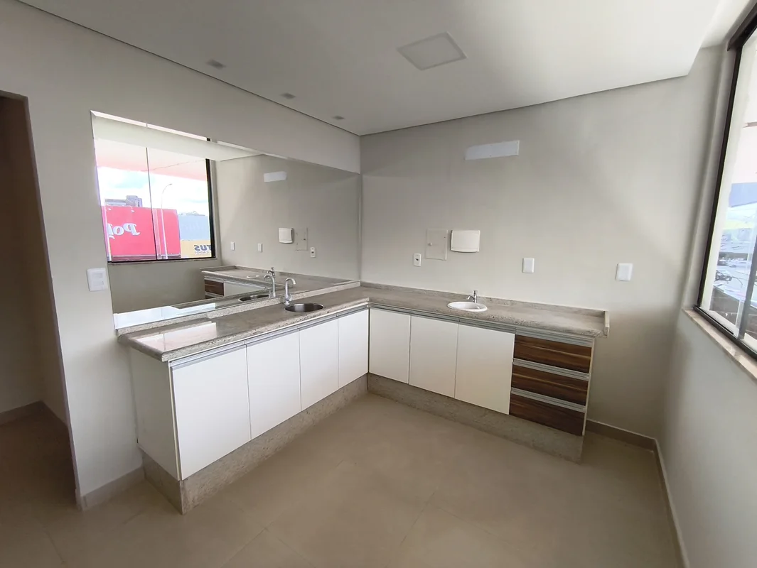 ALUGO: Sala Comercial Reformada – Quadra Central de Sobradinho?Excelente oportun...