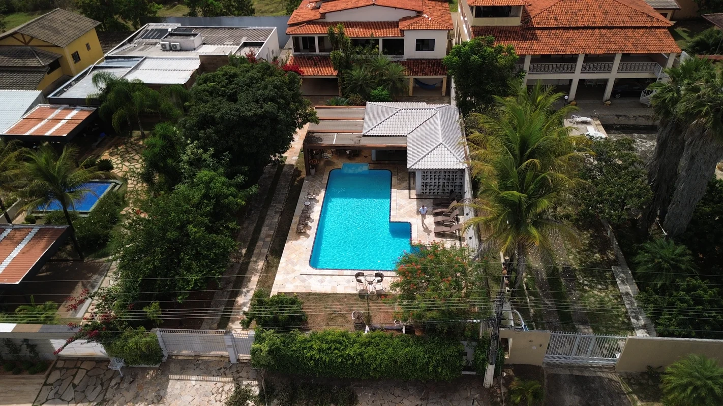 IMÓVEL COM EXCLUSIVIDADE .OPORTUNIDADE .AO LADO DA ERMIDA DOM BOSCO.CASA MUITO B...