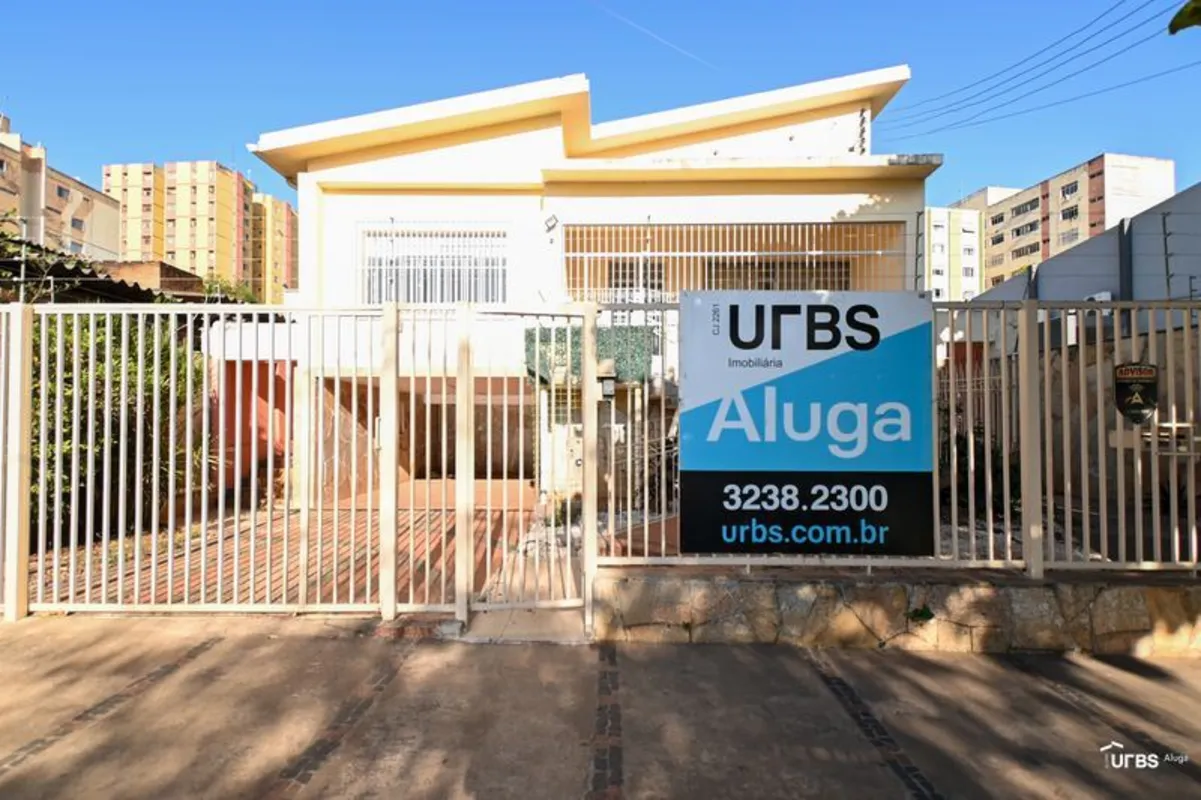 Aconchegante casa comercial na Avenida Botafogo, com 4 quartos com armários send...