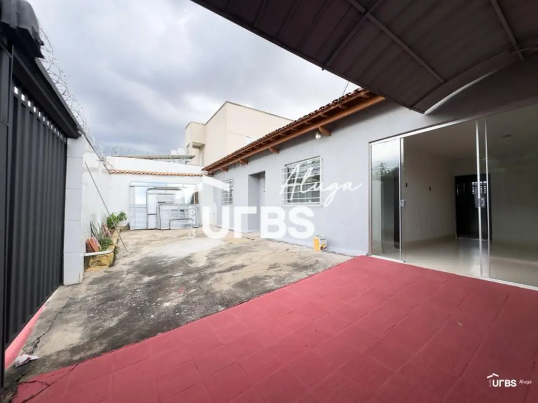 Casa residencial no Setor Criméia Leste! São 3 quartos com armários sendo 1 suít...