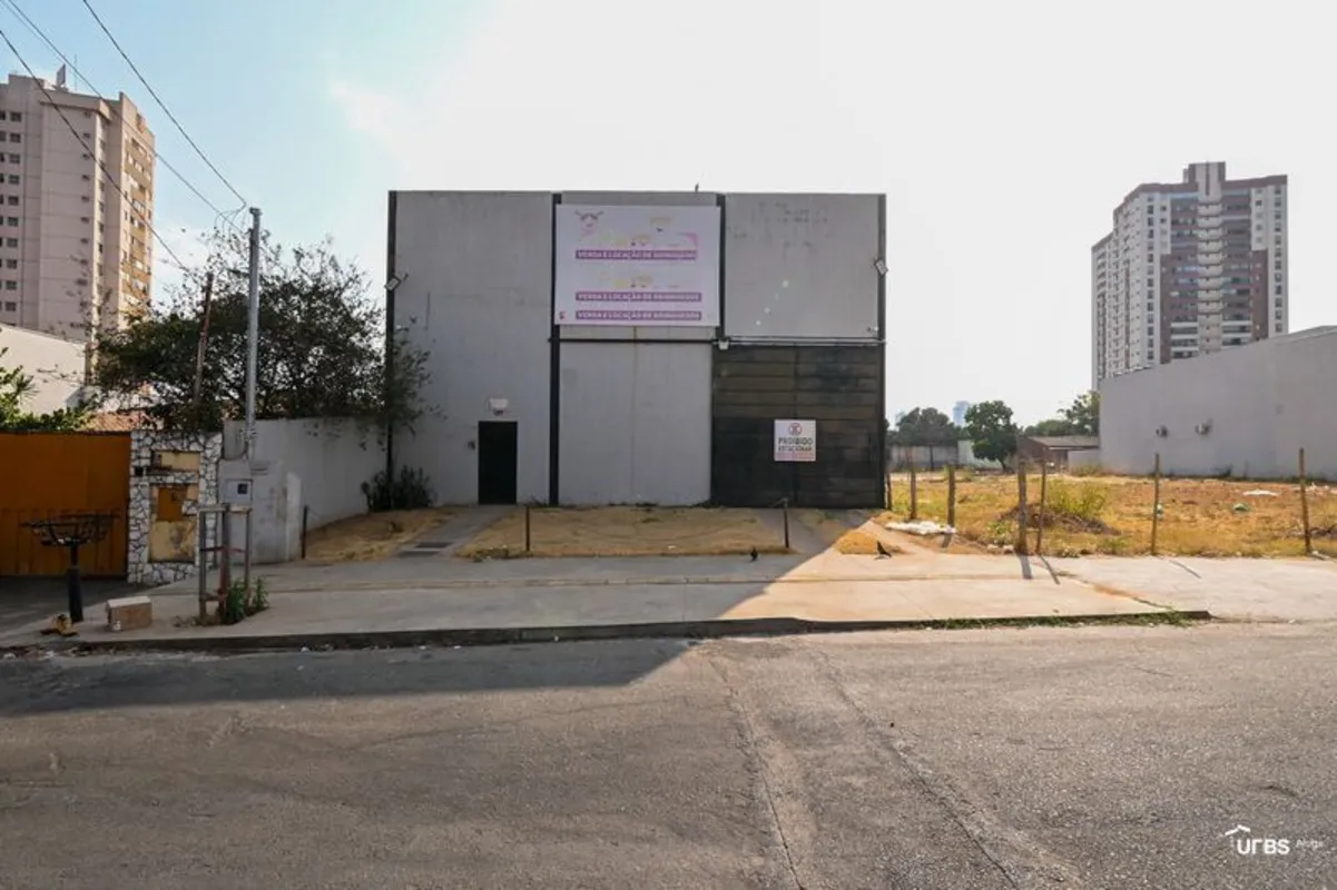 Excelente galpão com 312m², localizado na Rua Niterói, Parque Amazônia.Possui pé...