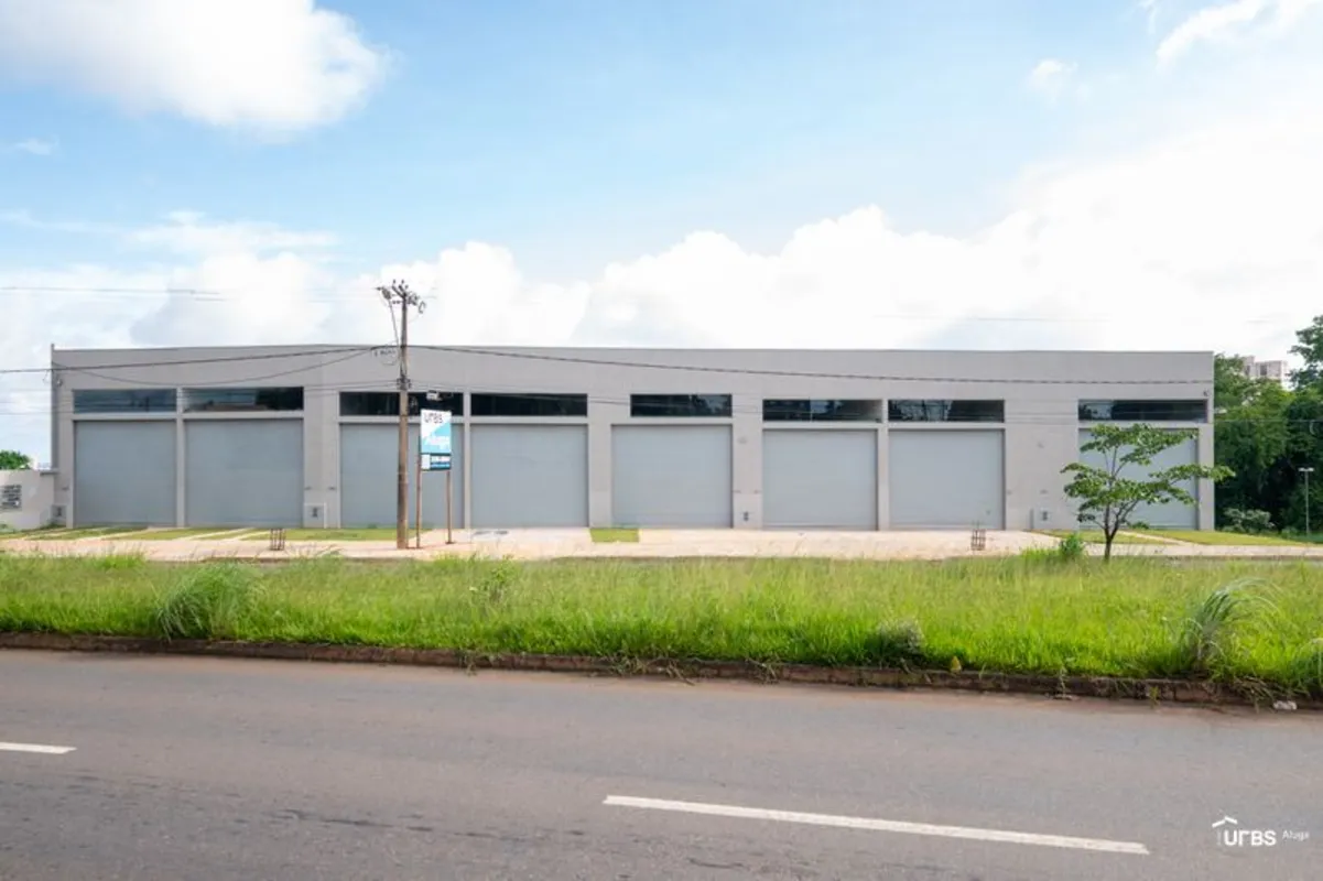 Loja comercial nova, com 108,60m², possui pé direito alto, piso industrial, port...