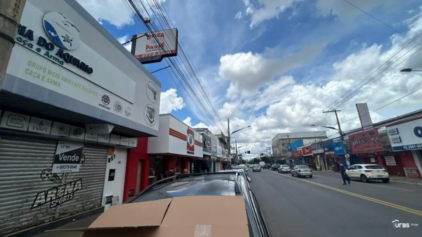 Excelente oportunidade na Avenida 24 de Outubro! Loja comercial com 251m² de ter...