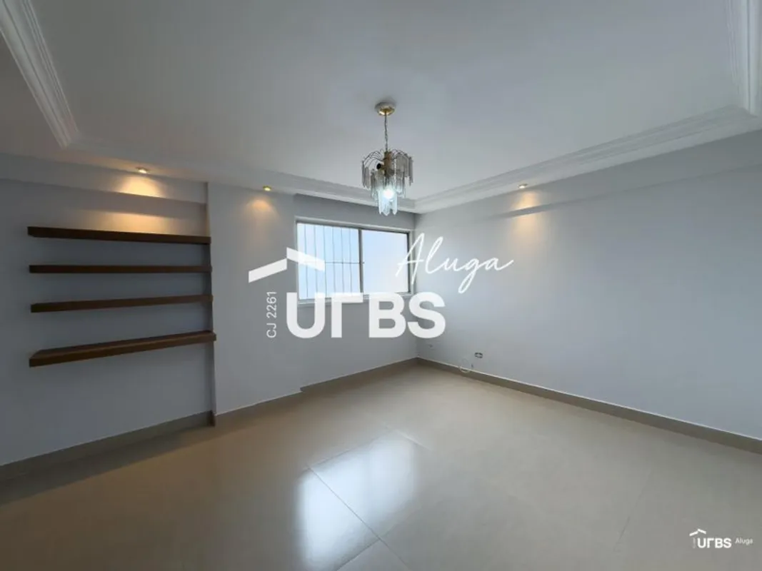 Aconhegante apartamento de 3 quartos com armários sala de estar, cozinha com arm...