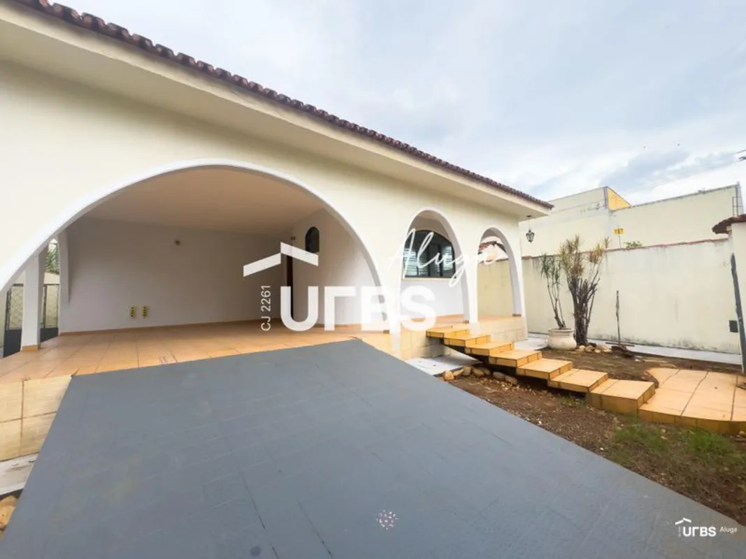 Casa residencial, Jardim América.Com 3 quartos com armários, sendo 2 suítes (uma...