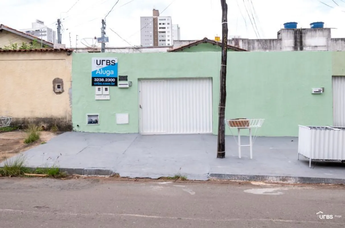 Casa no Parque Amazônia, localizada na Rua Belo Horizonte. Possui 3 quartos, sen...