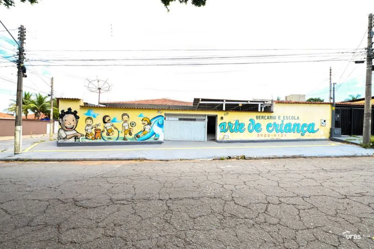 Casa comercial de esquina na Rua 32, Jardim Goiás!Com aproximadamente 360 m², o ...