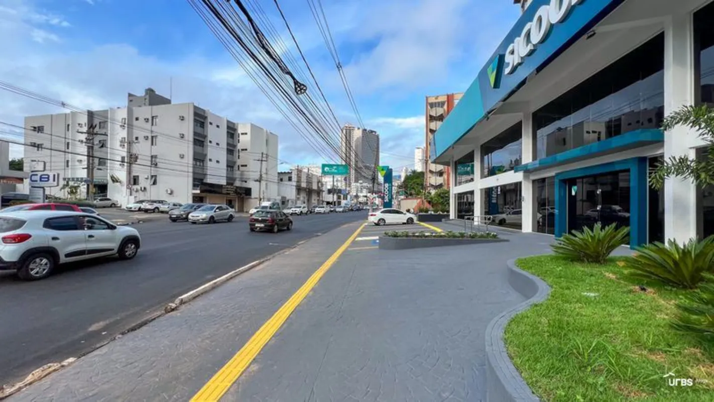 Excelente oportunidade! Pavimento comercial reformado, com 276 m², 2 WC's,2 vaga...