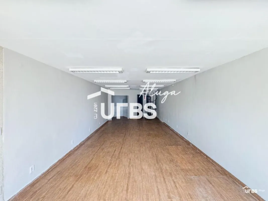 Loja comercial com 45 m², banheiro e mezanino. Localizada na Rua 03 no setor cen...