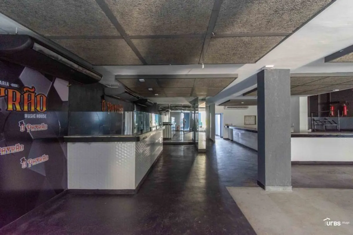 Casa comercial na Rua 52 no Jardim Goias com 369,75m2 com recepção, salão grande...
