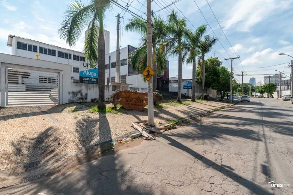 Amplo prédio comercial com 780m2 de área privativa, localização nobre no Setor A...