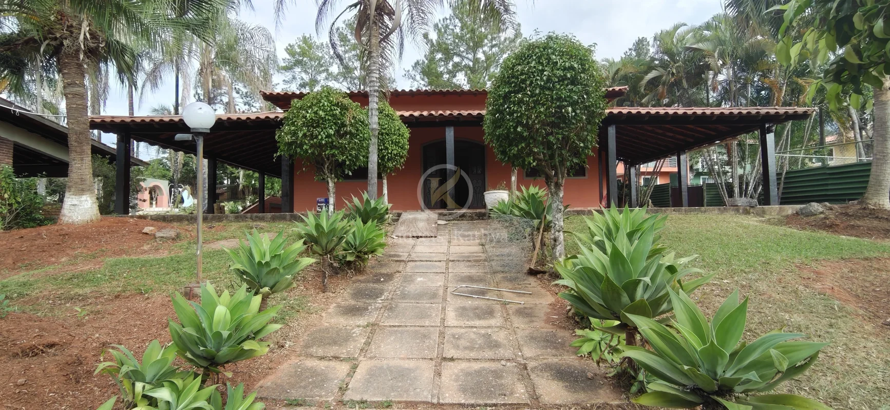 IMOVEIS KATHYA ALUGA:Excelente casa no Condomínio Quintas do Sol, com 04 quartos...