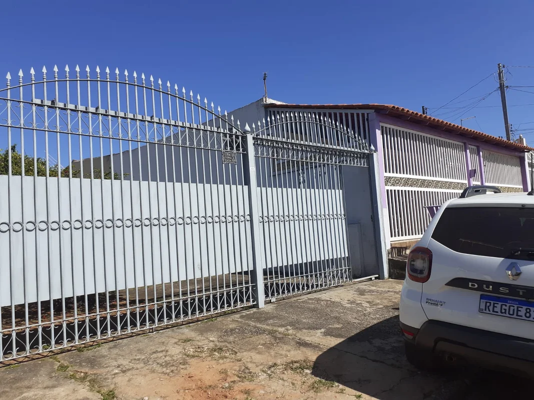 Imagine morar em uma casa acolhedora na localização privilegiada de QNM 9, CEILA...