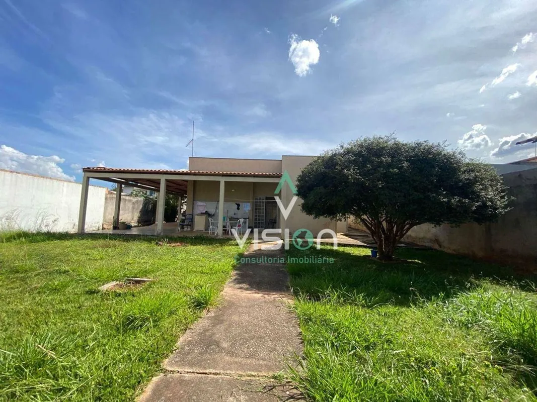 Venda em Vicente Pires Rua 10Casa na laje, em lote de 800m² com 20 metros de fre...