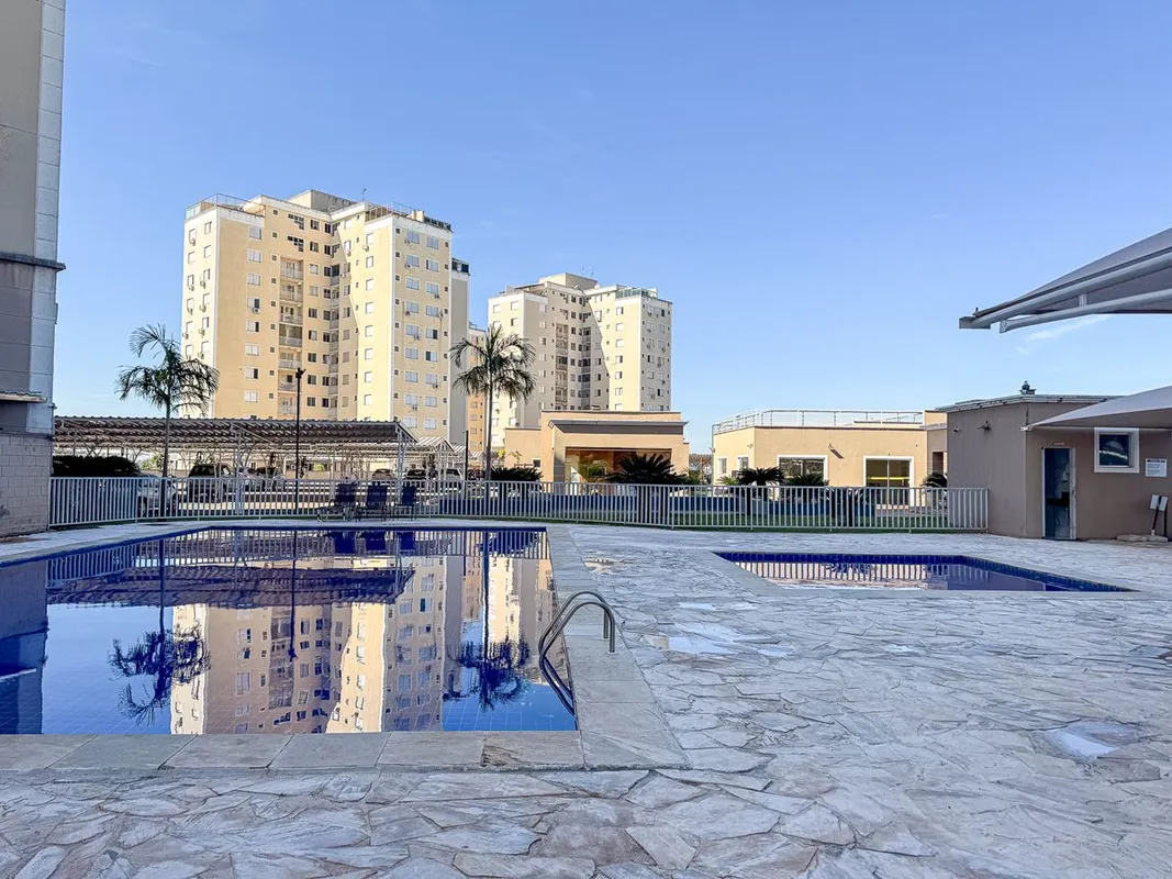 2 quartos (suÃ­te americana), sala, sacada, cozinha e Ã¡rea de serviÃ§o. Uma vag...