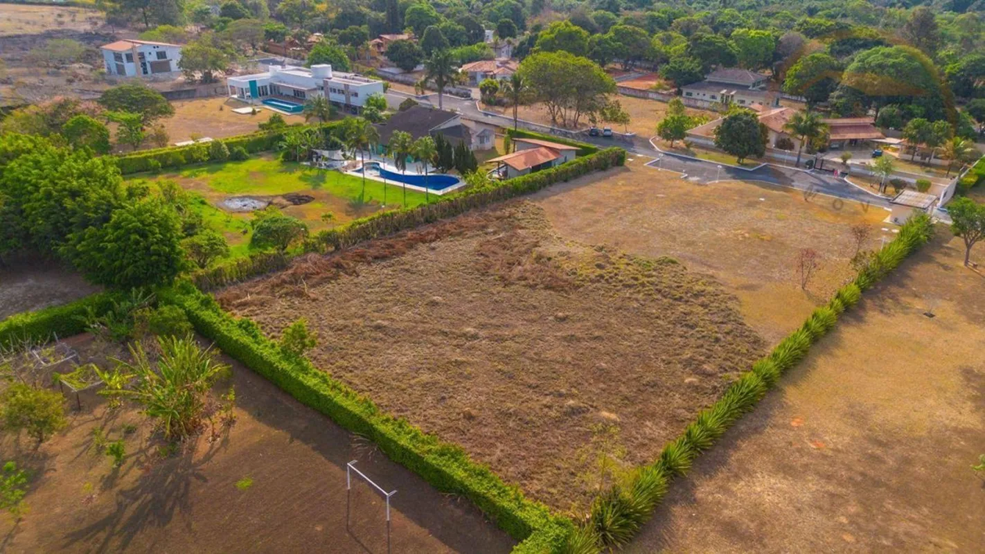 Maravilhoso Lote de esquina em condomínio formado, totalmente plano, 2.500m² mai...