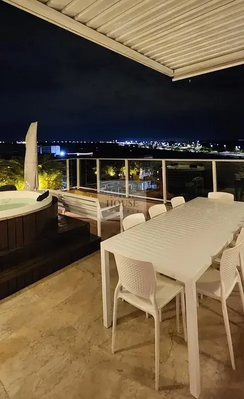 Descubra o conforto de morar na SQNW 311 Bloco D, no Noroeste de Brasília. Este ...