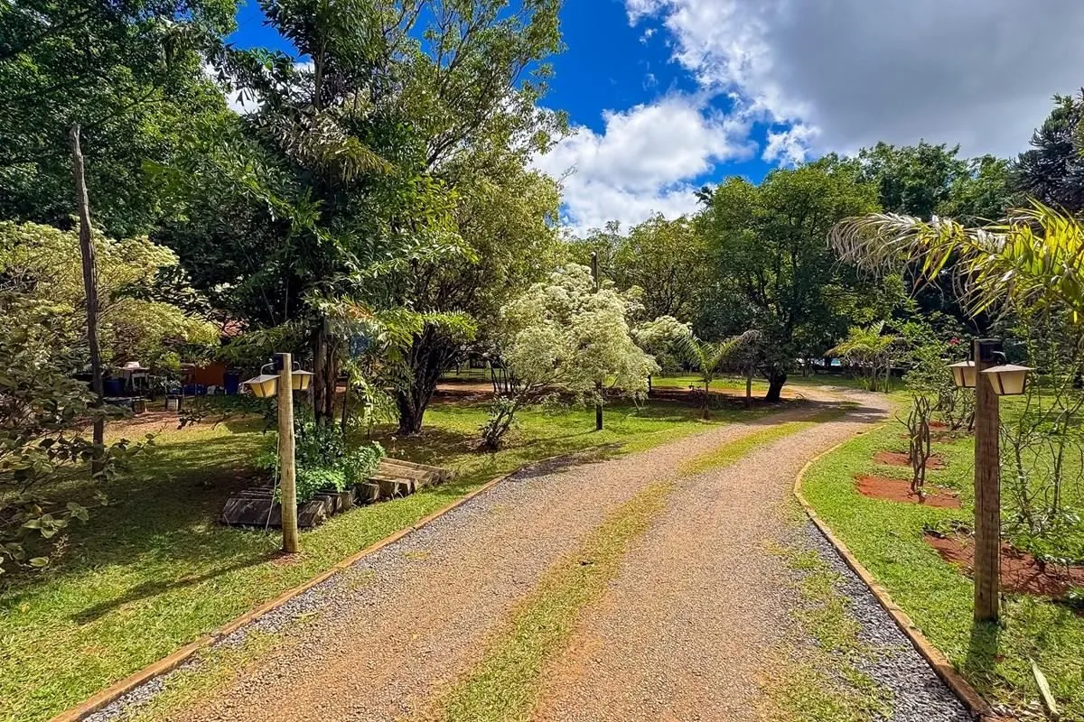 Descubra a oportunidade única de adquirir esta belíssima Chácara à venda, locali...