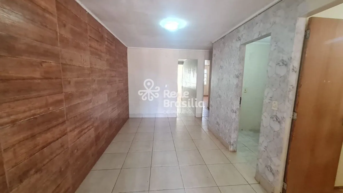 Aluguel de Casa com Edicula na Samambaia NorteA Casa conta com:Sala AmplaCozinha...