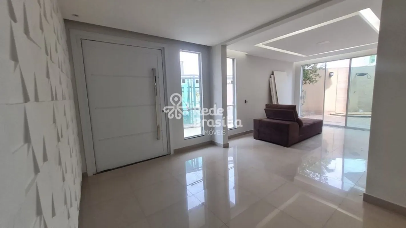 Casa Reformada em condomínio no Residencial Arco Iris, localizada em Águas Clara...