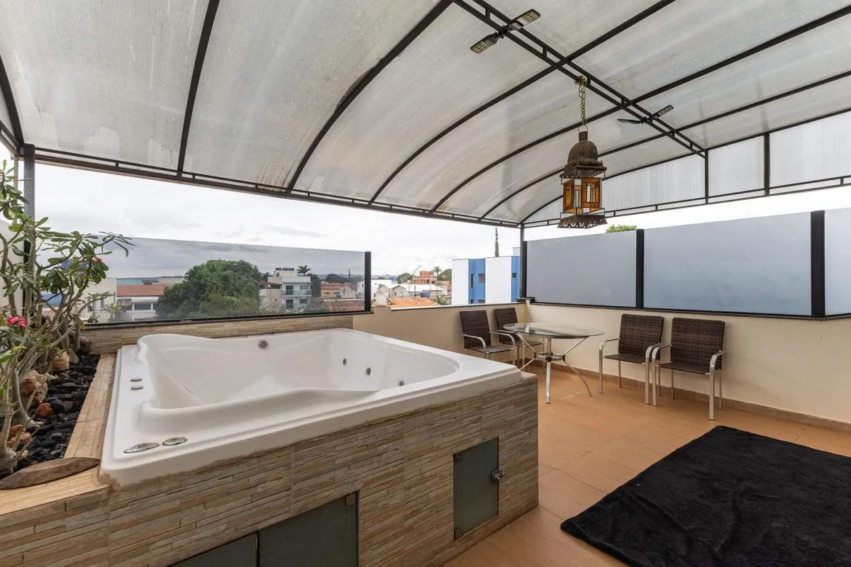 Casa de Alto Padrão na Vila Planalto | 4 Suítes | Lazer Completo | Ideal para Mo...