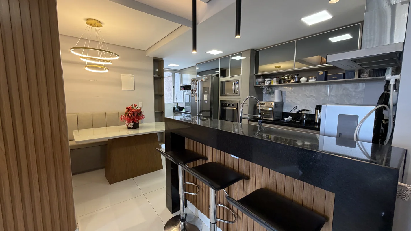 Apartamento totalmente reformado no Residencial Itália, com 80m² muito bem distr...