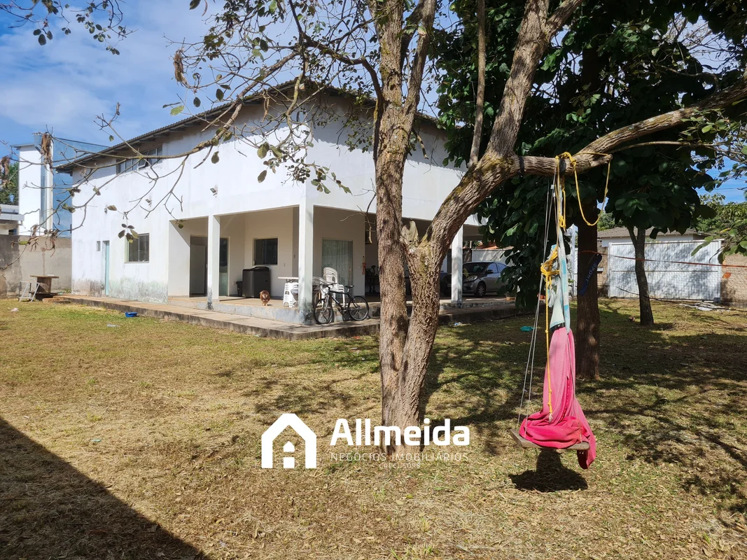 VENDO CASA TÉRREA COM LOTE DE ESQUINA BEM LOCALIZADA PERTO DO MELHOR COMÉRCIO DO...