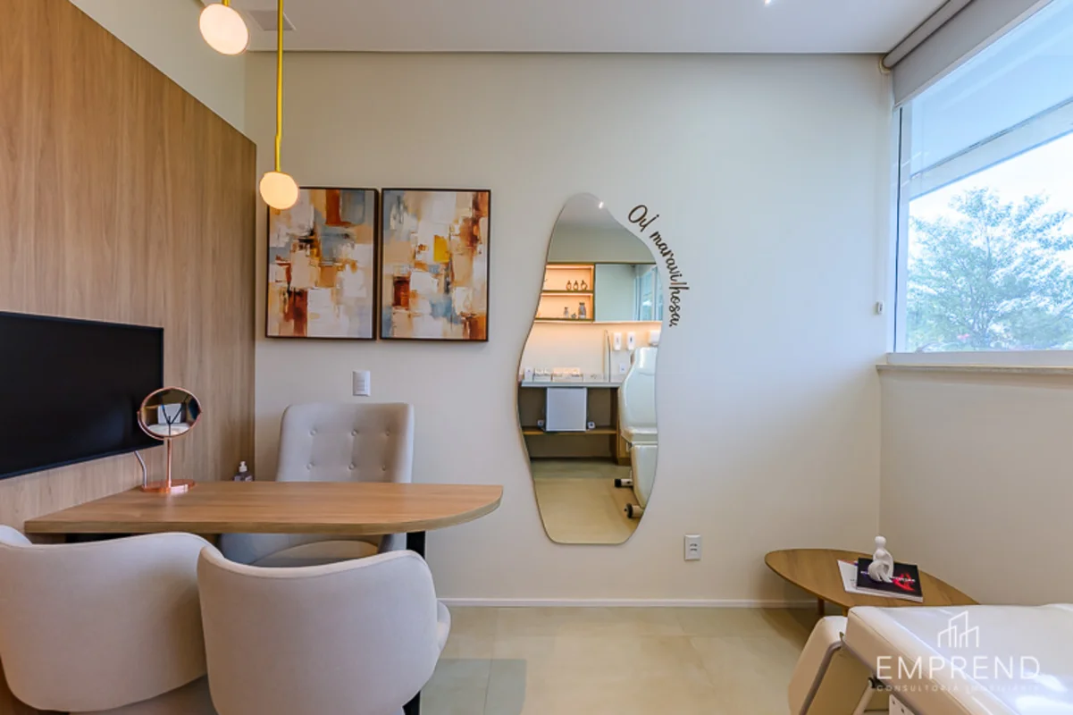 Excelente consultório/sala comercial localizado no Centro Médico Lúcio Costa, SG...