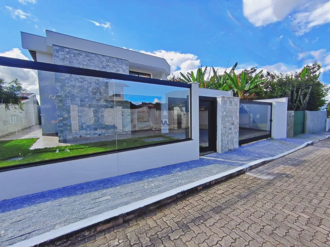 Casa Alto Padrão | 404m² | 4 Suítes | Condomínio RKImóvel moderno com 404m², pro...