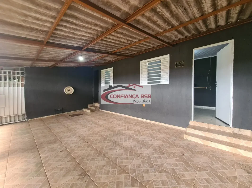 EXCELENTE IMÓVEL PARA LOCAÇÃO EM SAMAMBAIA NORTELocalizado na QR 402 Conjunto 27...
