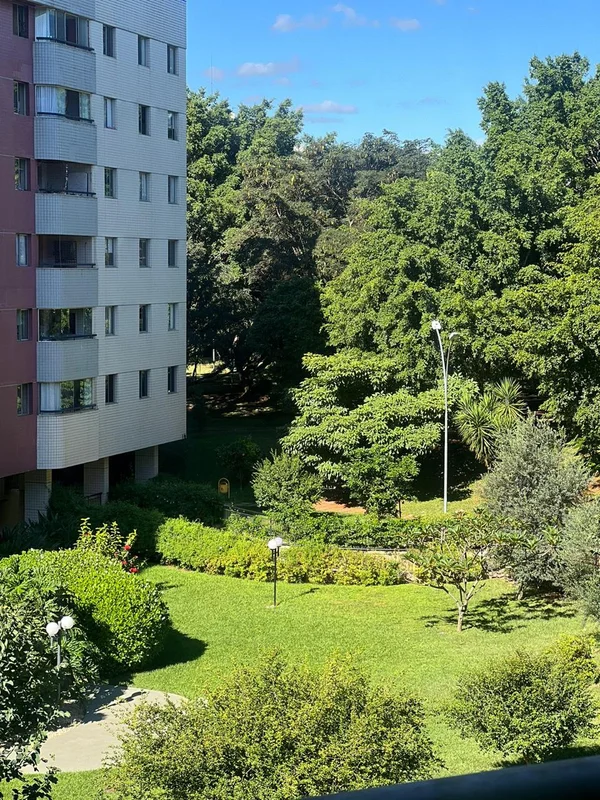 Venha morar em uma das melhores quadras da asa norte.Central.Arborizada.Apartame...