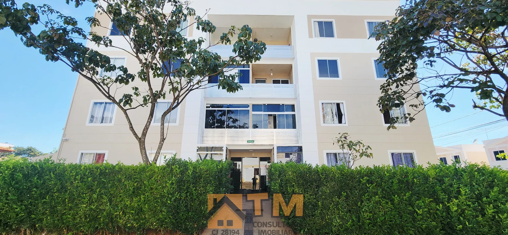 TM CONSULTORIA IMOBILIARIA VENDE:EXCELENTE APARTAMENTO TÉRREO, NO CONDOMÍNIO JAR...