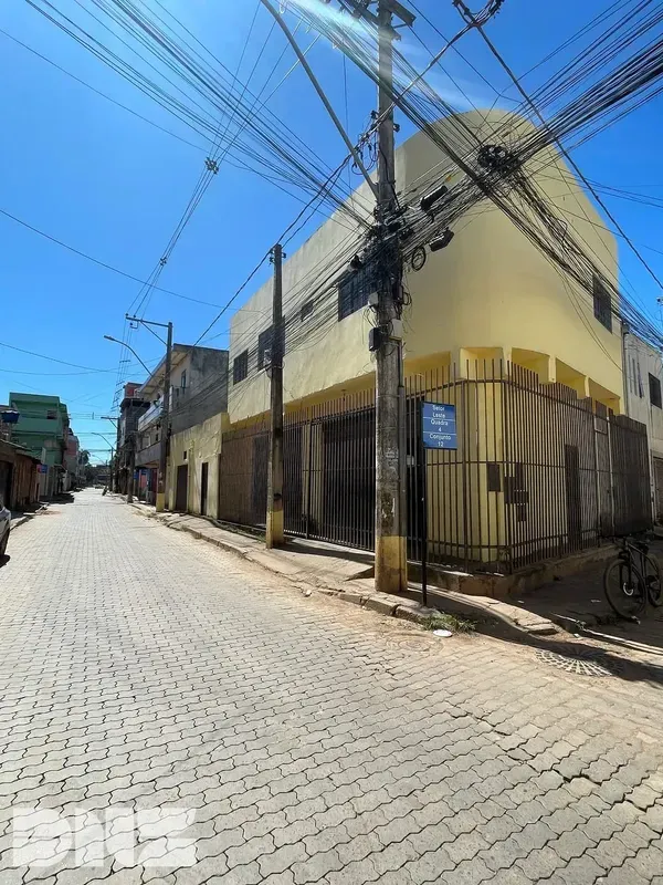 DNZ Imóveis Vende:Vila Estrutural, Setor Leste.Residência versátil com potencial...