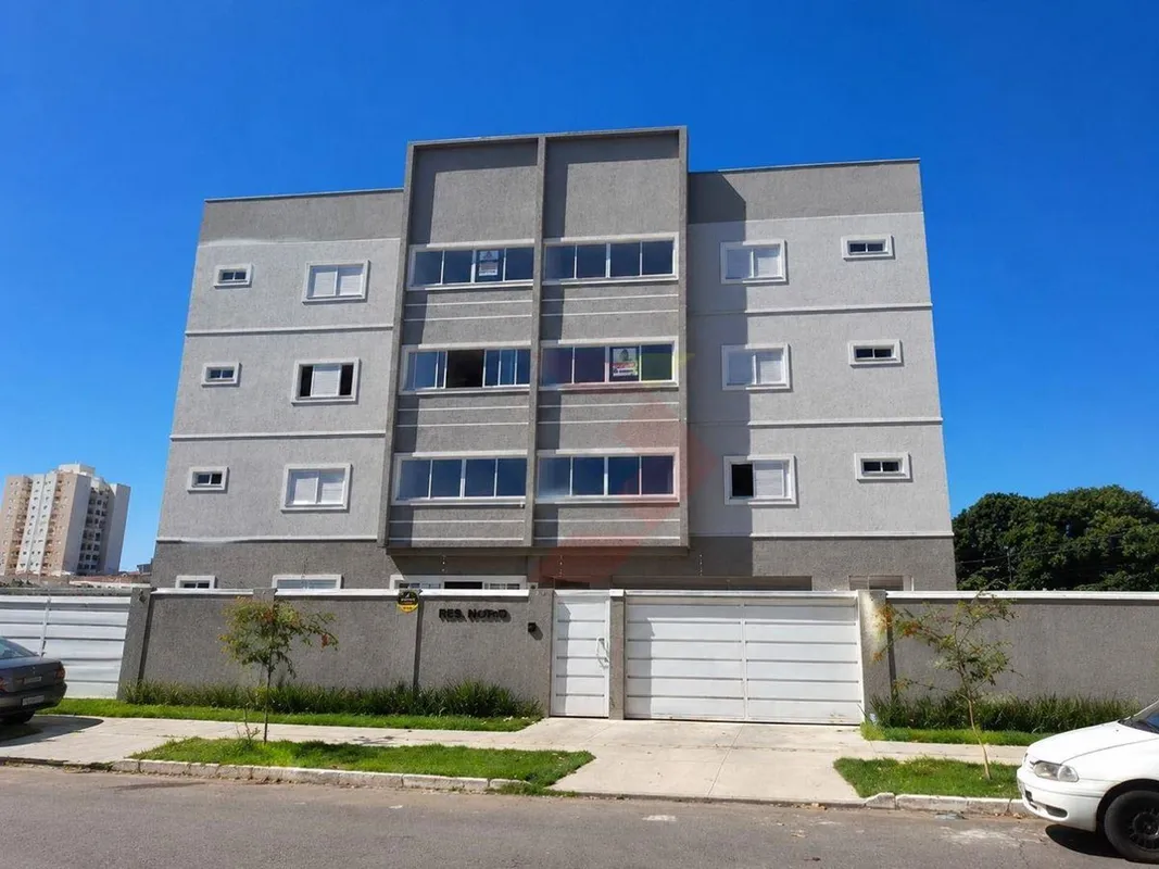 2 quartos, sendo 1 suíte com armário, proporcionando organização e aproveitament...