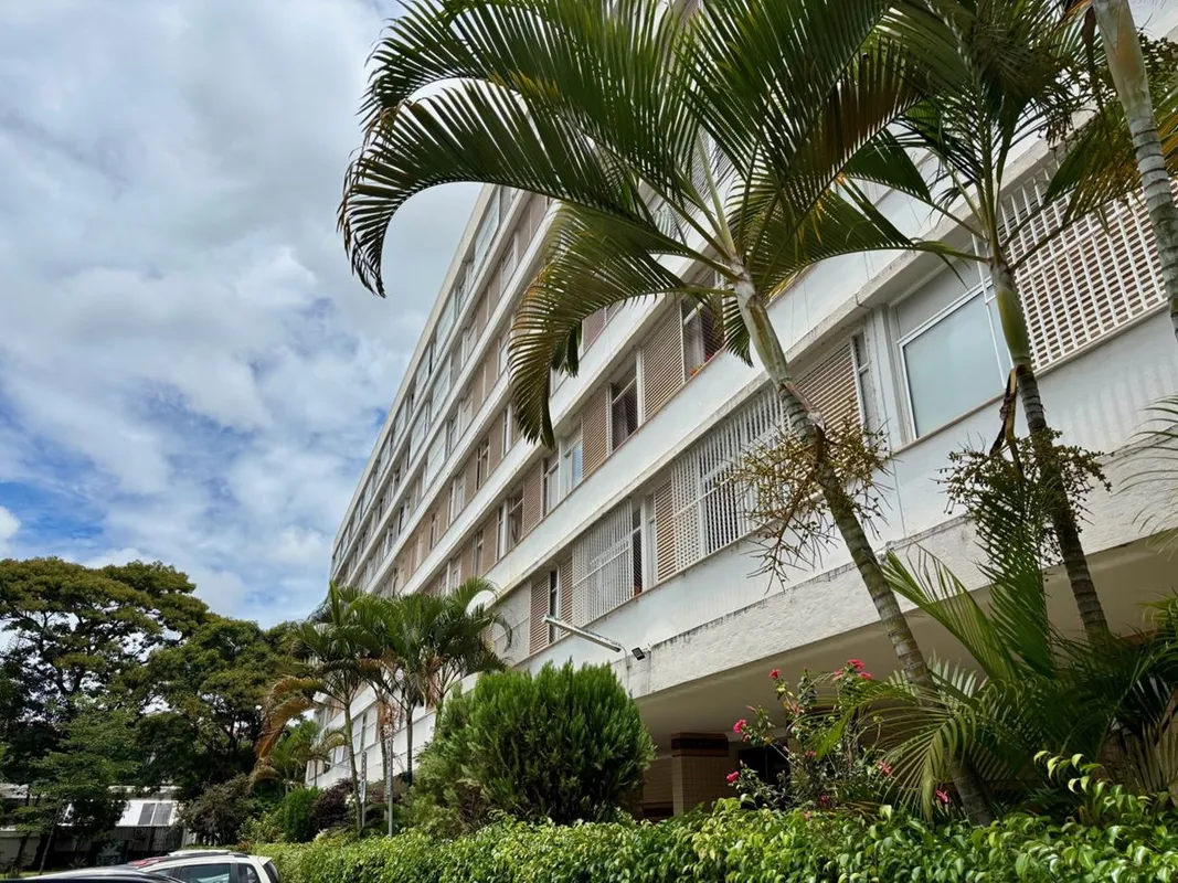 SQS 304 Bloco I Apartamento com área privativa de 103m2, original, 3 quartos com...