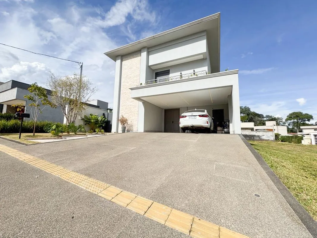 SÃ£o 228mÂ² de construÃ§Ã£o em um terreno de 300mÂ².Um projeto moderno, sofistic...