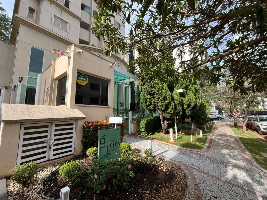 2 QUARTOS, SENDO 1 SUITE COM ARMARIOS, SALA COM SACADA, COZINHA COM ARMARIOS, AR...