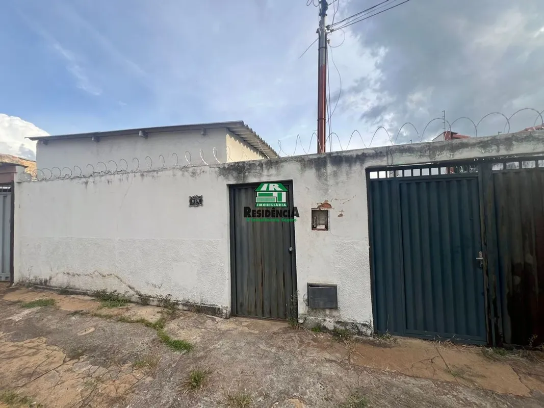 Somente o lote Possui uma casa inativada 200m2100% no concretoLocalização única ...