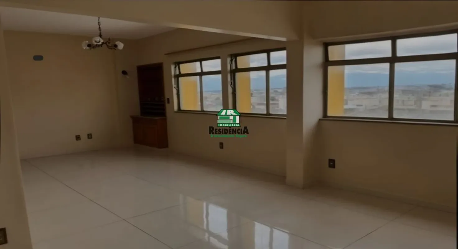 Apartamento contendo:-4 quartos sendo um suíte -Sala com dois ambientes-Cozinha-...