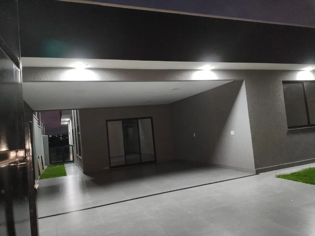 Casa com excelente configuração:3 quartos com opção para 4º quarto3 suítes2 clos...